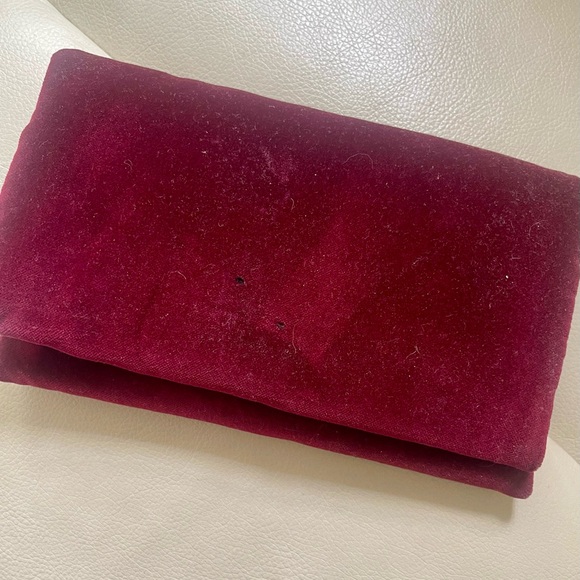 Gucci Burgundy Velvet Clutch Luxurious Handheld - Picture 3 of 6